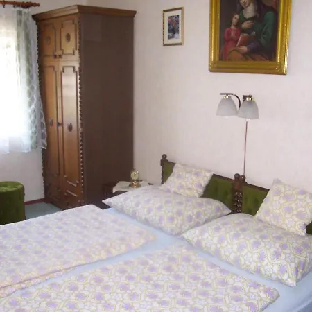 Crystal Apartement A