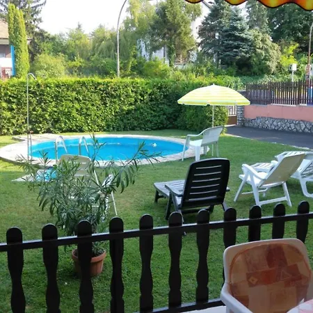 Crystal Apartement A *